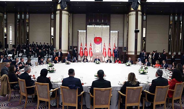 Cumhurbaşkanı Erdoğan: "Nasıl ki FETÖ'ye, terör örgütlerine, bilumum marjinal yapılara kaptıracak evladımız yoksa siyaset tüccarlarının ihtiraslarına kurban edeceğimiz tek bir gencimiz de yoktur"