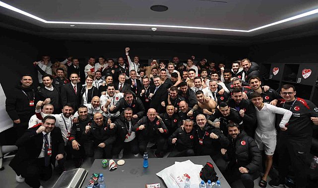 Cumhurbaşkanı Erdoğan'dan A Milli Futbol Takımı'na tebrik telefonu