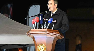 Cumhurbaşkanı Yardımcısı Cevdet Yılmaz, Edirne'de iftara katıldı
