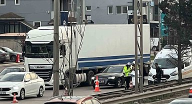 D-100'de tırın altında kalan motosiklet sürücüsü hayatını kaybetti