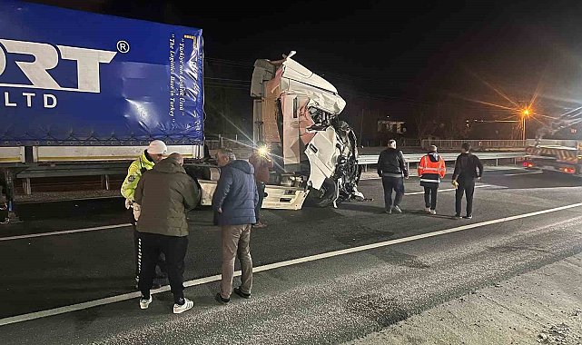D100'de iki tır çarpıştı: 1 yaralı