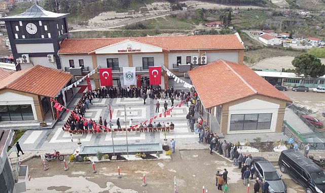 Demirci'de halkla bayramlaşma programına yoğun katılım