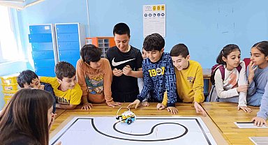 DENEYAP öğrencileri, robotik ve kodlama proje şenliğinde yarıştı