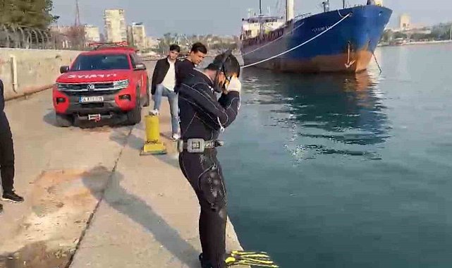 Denize düşen telefonu dalgıç itfaiye eri çıkardı