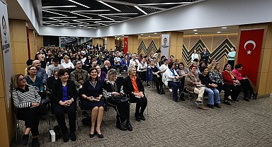 Denizli Büyükşehirin düzenlediği Zeynep Oral ile 8 Mart söyleşisi büyük ilgi gördü
