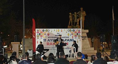 Denizli Büyükşehrin Ramazan etkinliklerinde çocuklar doyasıya eğleniyor
