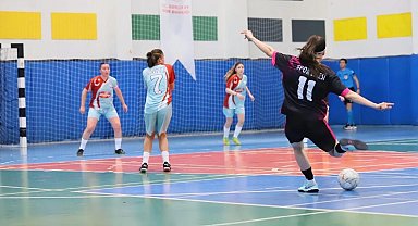 Denizli'nin ev sahipliğinde gerçekleşen futsalda yarı finalistler belli oldu