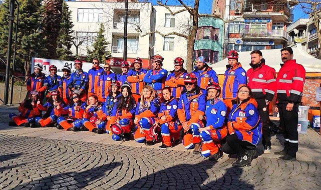 Deprem anı ve tahliye tatbikatı gerçeği aratmadı