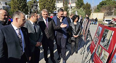 Depremde hasar gören binaların yer aldığı fotoğraf sergisine yoğun ilgi
