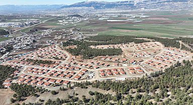 Depremden sonra köyler yeniden kuruluyor, modern evler dikkat çekiyor