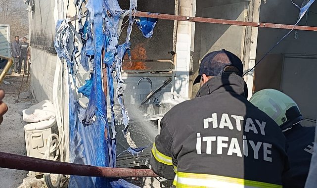 Depremzede ailenin yaşadığı konteynerde yangın