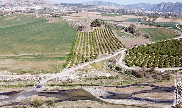 Dere yatakları siyah aktı, mahalle sakinleri kirliliğe tepki gösterdi