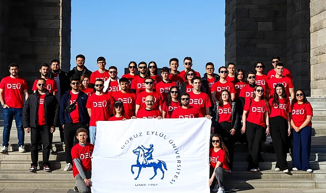 DEÜ öğrencileri Çanakkale'de şehitleri andı
