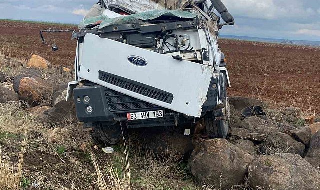 Devrilen kamyonun sürücüsü yaralandı