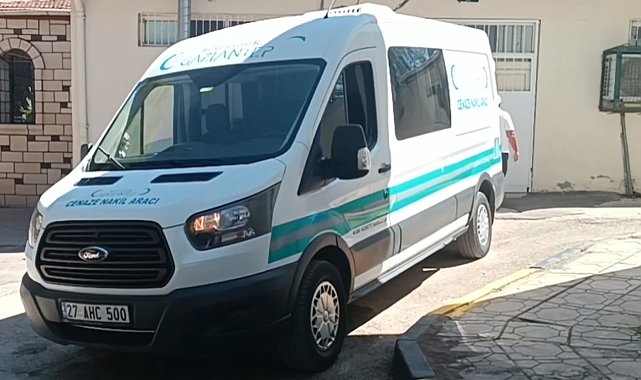 Devrilen traktörün altında hayatını kaybetti