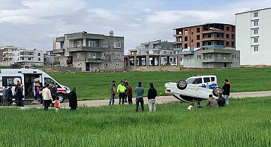 Direğe çarpan otomobil takla attı: 4 yaralı