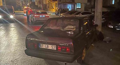 Direğe çarpan otomobilin sürücüsü ehliyetsiz çıktı