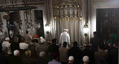 Diyanet İşleri Başkanı Erbaş, Eyüp Sultan Camii'nde teravih namazı kıldırdı