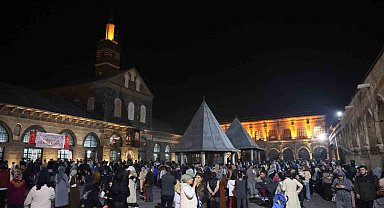 Diyarbakır Ulu Cami Kadir Gecesi'nde doldu taştı
