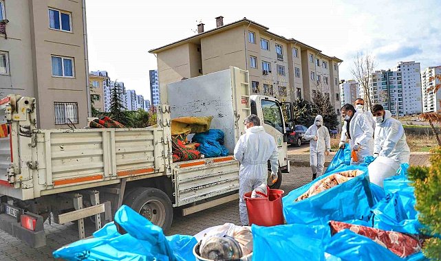 Diyarbakır'da 65 yaşındaki kadının evinde 30 torba çöp çıktı