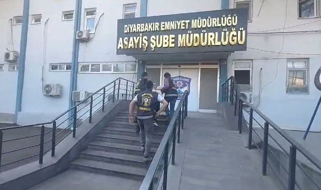 Diyarbakır'da bir kadını öldüğü, bir kişinin yaralandığı silahlı saldırının zanlısı tutuklandı
