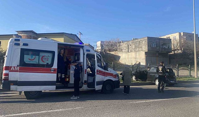 Diyarbakır'da minibüs otomobile çarptı: 3'ü çocuk 6 yaralı