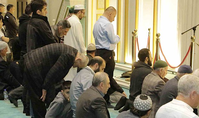 Diyarbakır'da Ramazan ayının son teravih namazı eda edildi