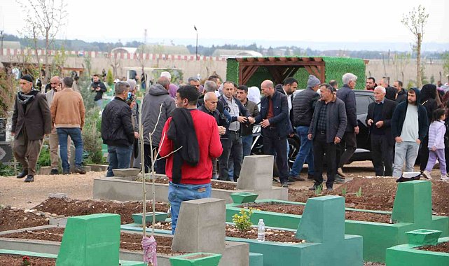 Diyarbakır'da Ramazan Bayramında mezarlıklar doldu taştı