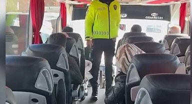 Diyarbakır'da trafik polislerinden sürücü ve yolculara 'emniyet kemeri' uyarısı