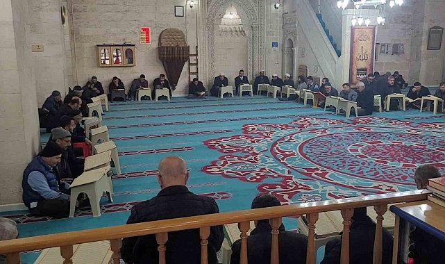 Diyarbakır'da yaklaşık 9 asırlık camide mukabele geleneği yaşatılıyor