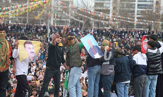 Diyarbakır'da yasaklı flama taşıyan ve kıyafet giyen 80 kişi gözaltına alındı