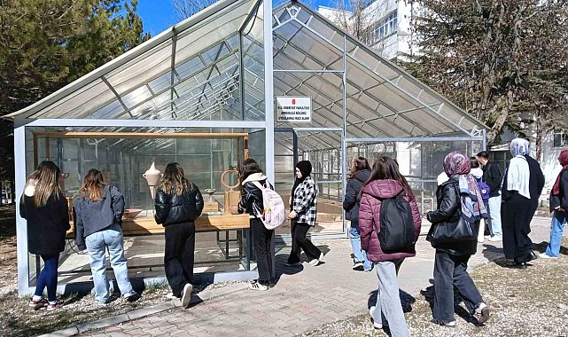 Doğru tercih için üniversiteleri tanıyorlar