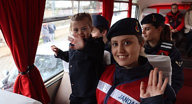 Down sendromlu çocuklar çikolata ve ekmek yaptı, iftarda misafirlerle paylaştı