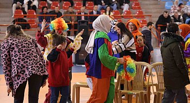 Down sendromlu çocuklar şenliğinde buluştu