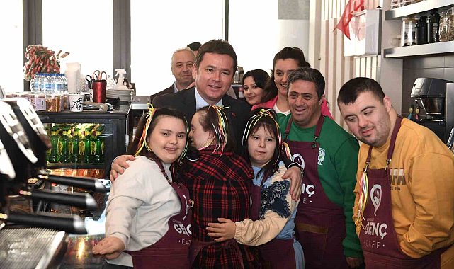 Downsendromlu bireyler bir günlüğüne kafe işletti