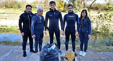 Dünya Su Günü'nde bir damla umut için daldılar, torbalar dolusu çöp çıkardılar