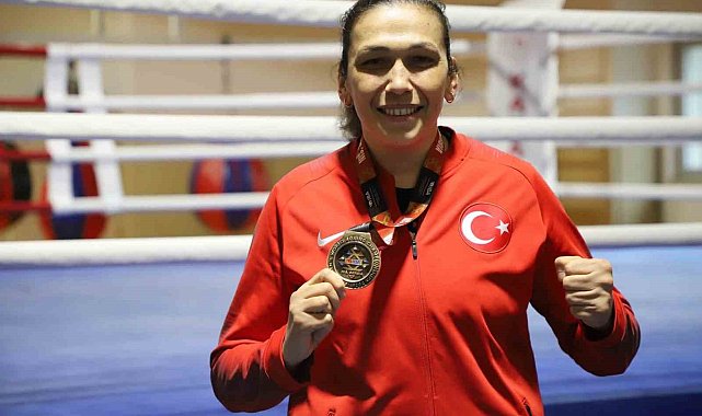 Dünya üçüncüsü olan milli boksör Elif Güneri'den lobi sitemi