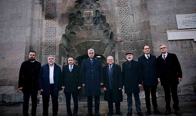 Dünyadaki ilk tıp fakültesine Bakan Memişoğlu'ndan tam puan