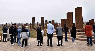 Dünyanın en büyük tarihi İslam mezarlığında Ramazan Bayramı yoğunluğu