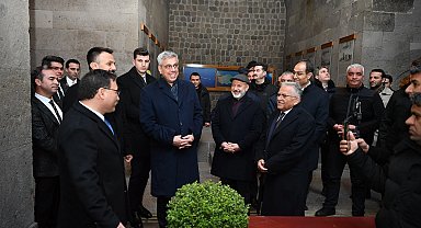 Dünyanın ilk tıp fakültesine Bakan Memişoğlu'ndan tam not