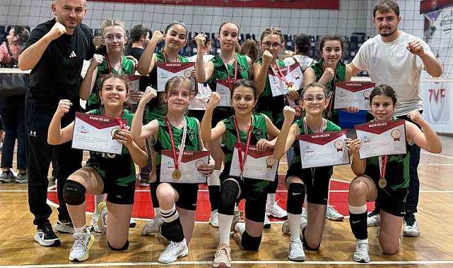 Düzce'de kız voleybol Çanakkale yolunda