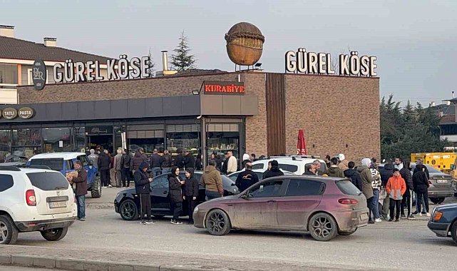 Düzce'de Ramazan pidesi kuyruğu