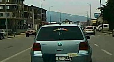 Düzce'deki plakası bezle kapalı araç hayrete düşürdü!