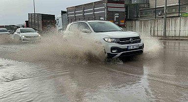 Edirne'de cadde ve sokaklar göle döndü