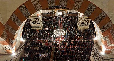 Edirne'de Sakal-ı Şerif'i görmek için yüzlerce vatandaş Ulu Camii'ne akın etti