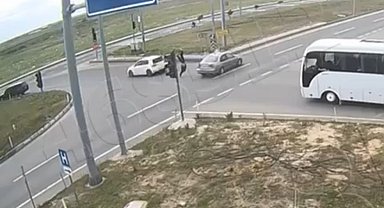 Edirne'de Yunan sürücünün motosiklete çarptığı kaza kamerada