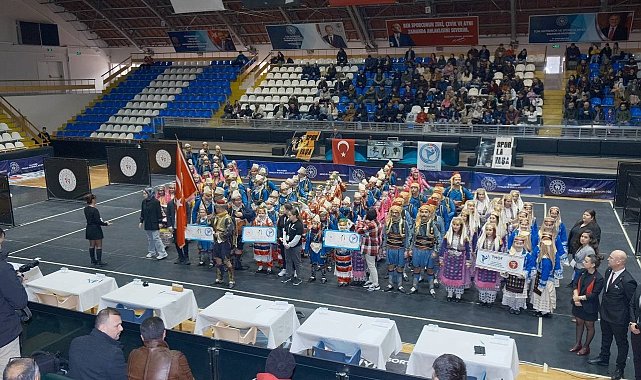 Edremit Belediyesi Halk Oyunları Ekibi il birincisi oldu