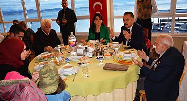 Edremit Kaymakamlığı'ndan şehit aileleri ve gaziler onuruna iftar