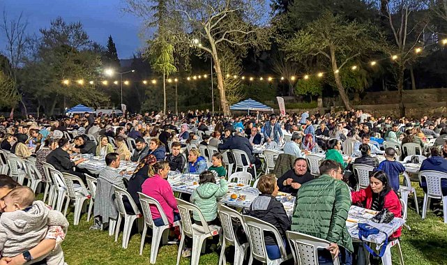 Efeler Belediyesi personeli iftar yemeğinde bir araya geldi
