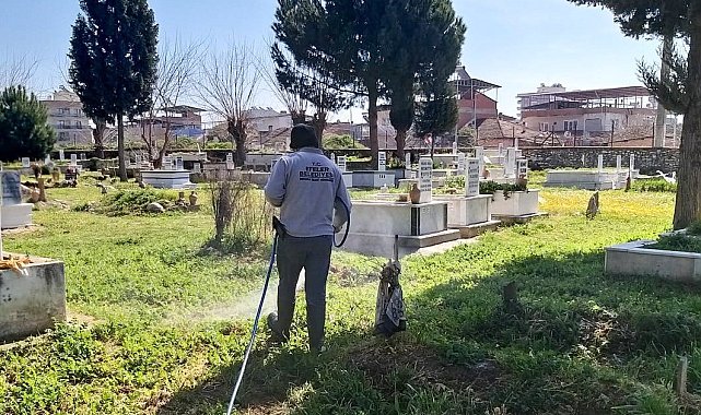 Efeler'in mezarlıklarında bayram hazırlıkları sürüyor